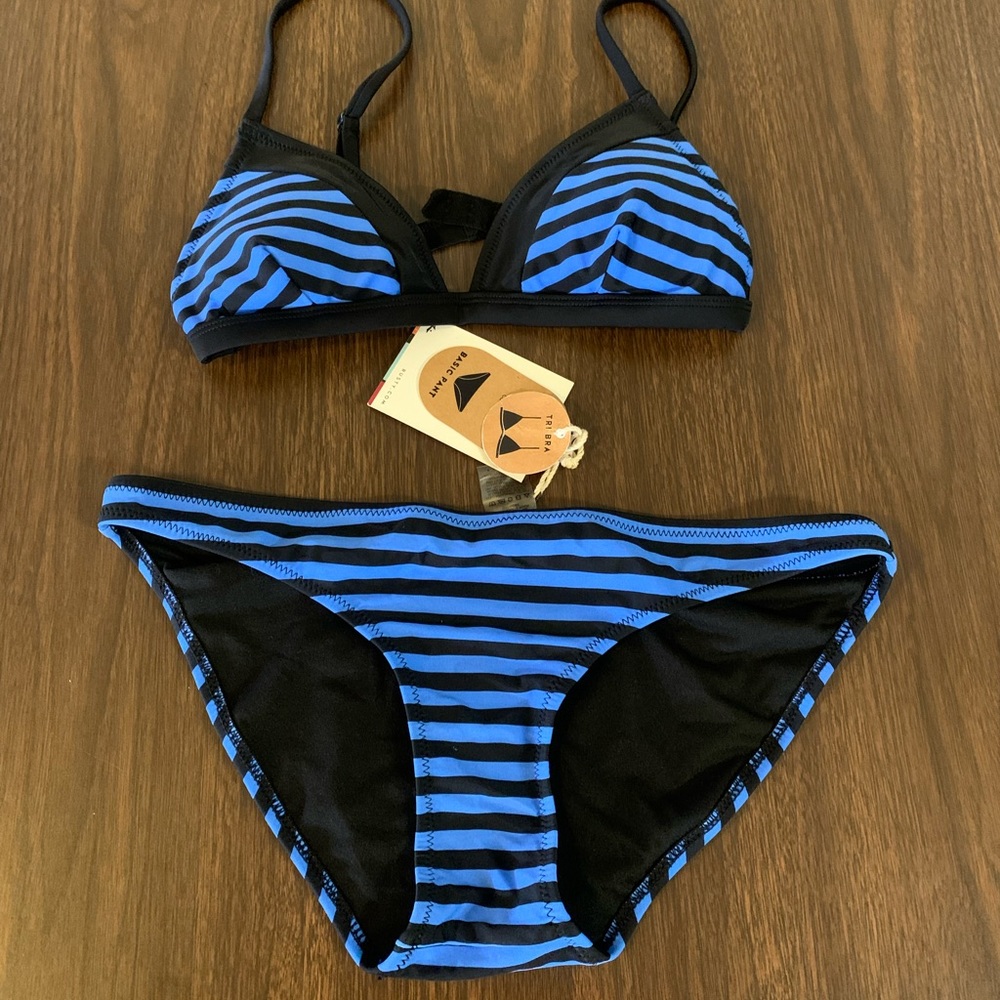 BNWT Jr/Womens 2 piece Swimwear (size Med)
